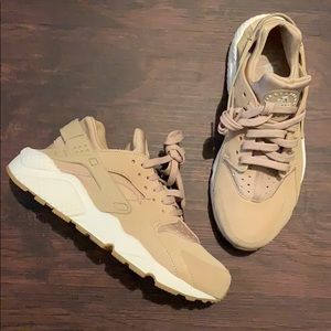 Nike Air Huarache Run Mushroom 7.5 Womens